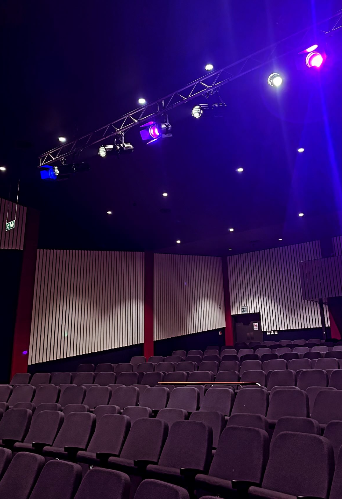 Stage lighting truss